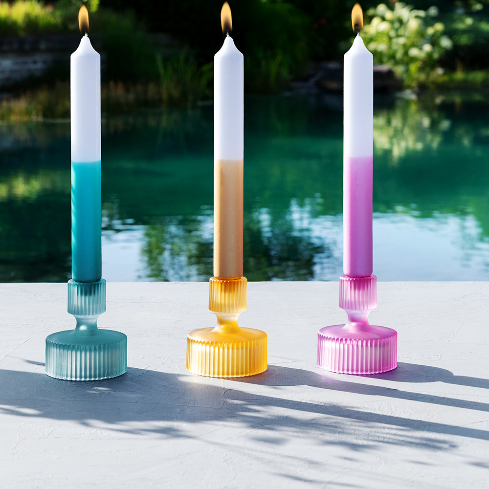 CANDLE 2 farbig getauchte Stabkerze fuchsia